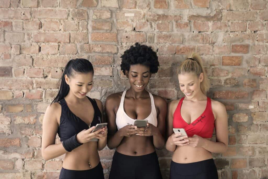 three women reading our article on weight loss myths